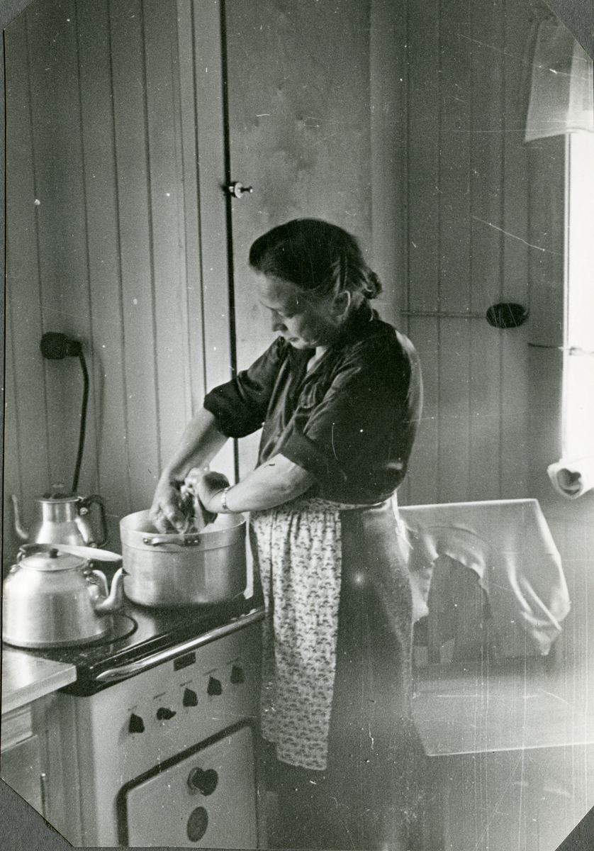 Signe Haraldset på kjøkkenet.
