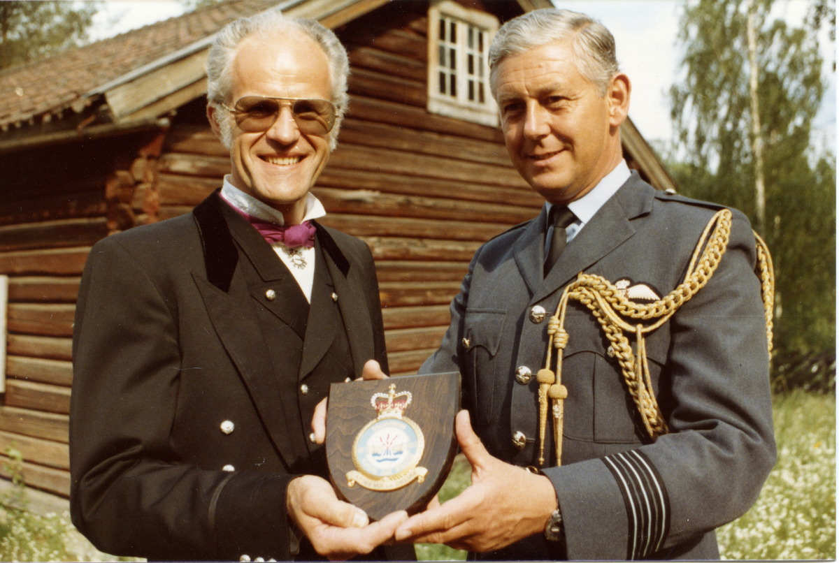 Krigsminne
Besøk av wingcommander J.D. Harvey t.h. og Ole Onsgård Sagabråten på Hallingdal Museum 8.juni 1980
