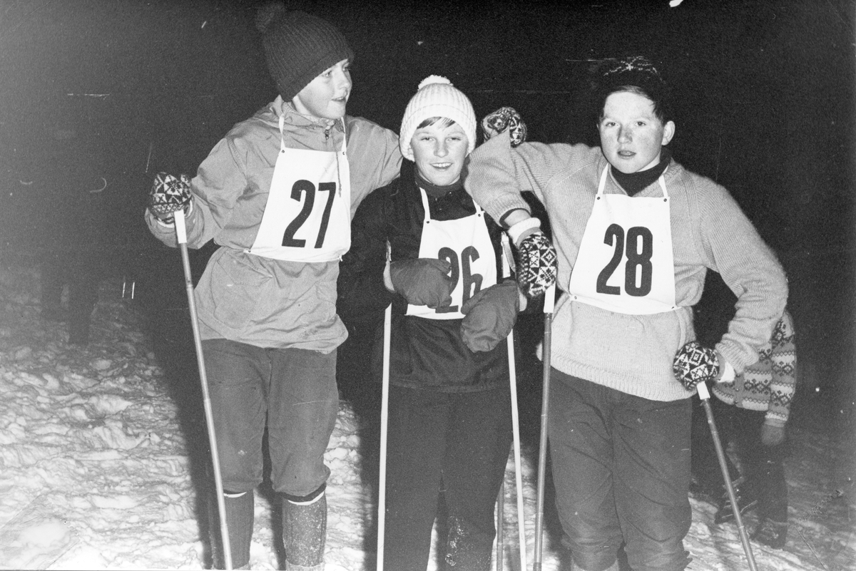 Idrett. Skiløpere t.v. Arne Gjul, Asle Børtnes og Ingebrigt Garnås under skiuka på Nesbyen i 1967.
