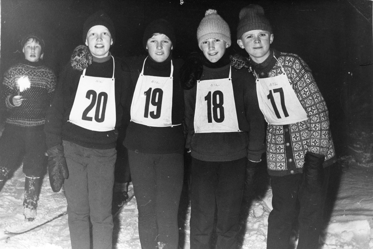 Idrett. Skiløpere t.v Arve Vøllo, Lars Brattested, Asle Børtnes, Arne Tandberg og Reidar Larsen under skiuka på Nesbyen i 1967.
