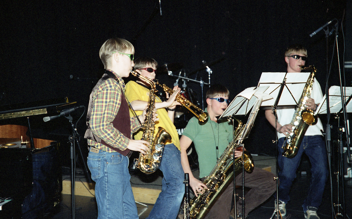 Musikere
Ungdommens kulturmønstring. Fra v.: Magnus Lindahl, Sindre Gunleiksrud, Marius Garnås og Vegard Lunde
