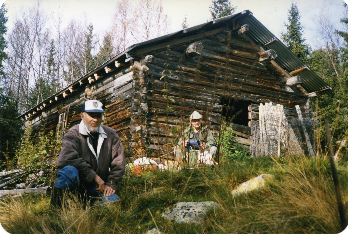 Seter
Edvin Hovde og Olav W. Sveinsson ved Lauvåsen i Liemarka, heimstøl tilhørende gården Løvviken ved Brommafjorden.
