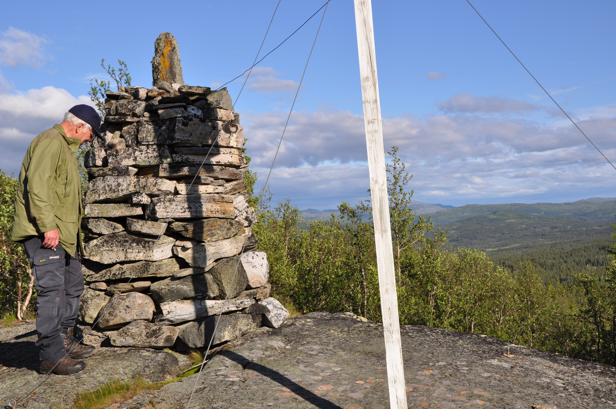 Landskap
Olav W. Sveinsson på Skøtreberget i Børtnesmarka.
