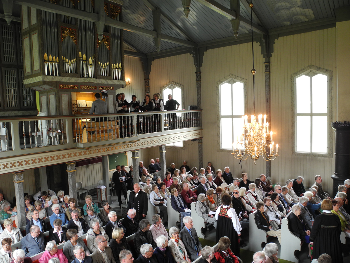 Kirkejubileum
Nes kirke er 150 år i 2012
