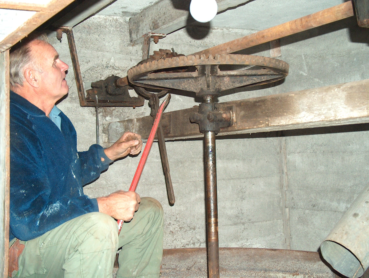 Reparasjon i mølla
Reparasjon  i den gamle mølla på Hallingdal Museum, Nesbyen. Eirik Nässelqvist.
