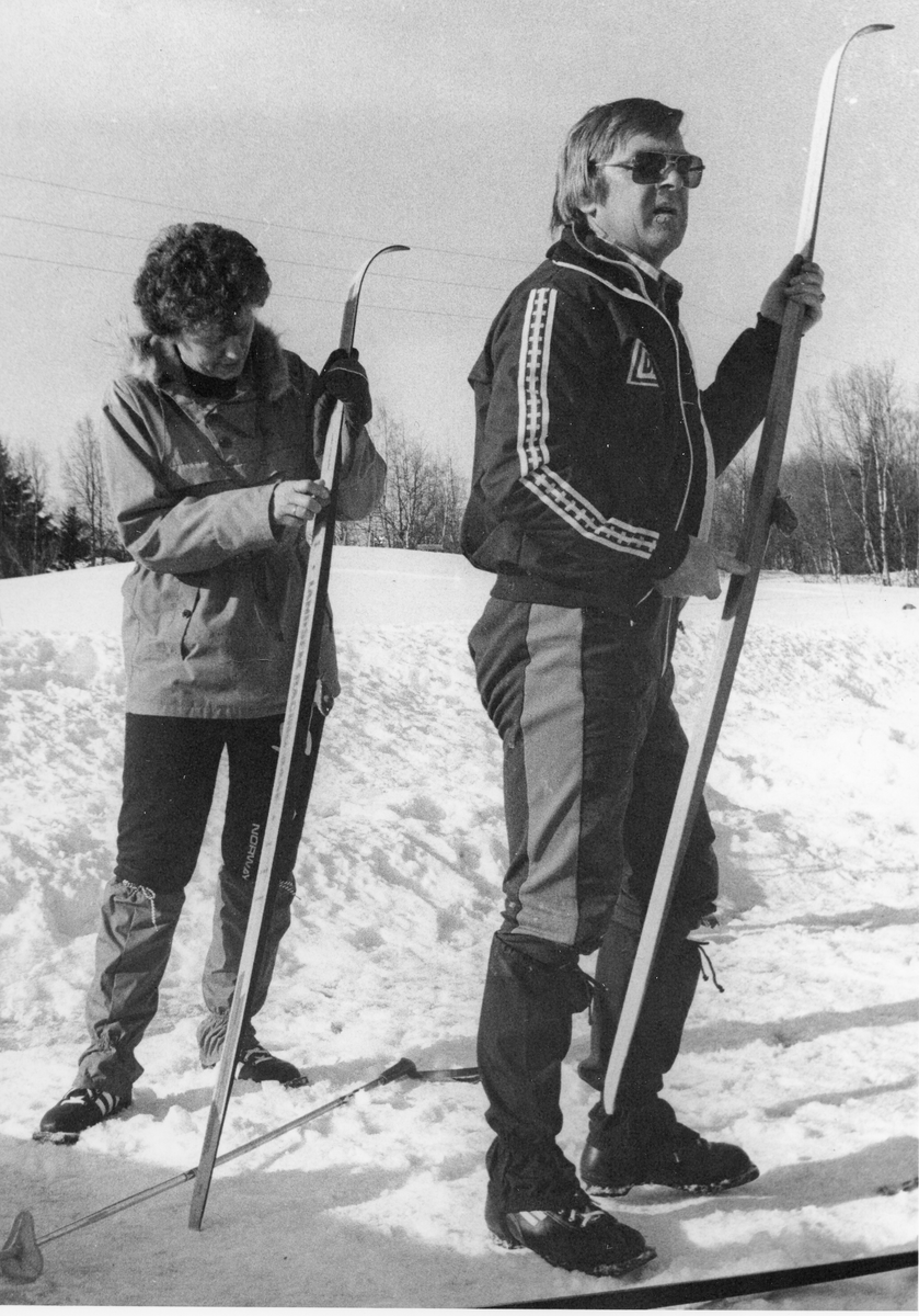 Lærere på skitur. Aud og Ole Sveggen.
