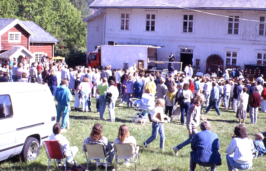 Auksjon på Nystugu i juni 1990.
