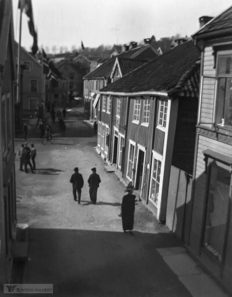 Storgata sett vestover fra hjørnevinduet på Schistadgården.