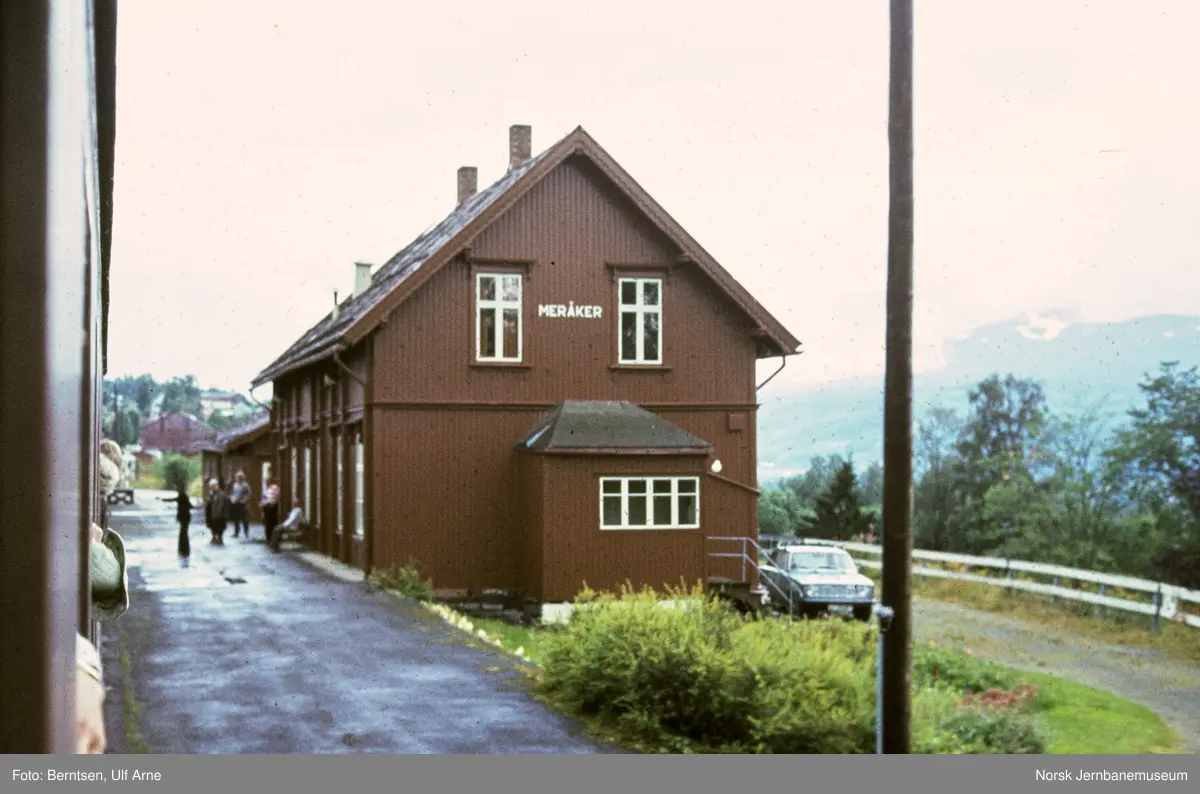 Meråker stasjon på Meråkerbanen, sett fra toget