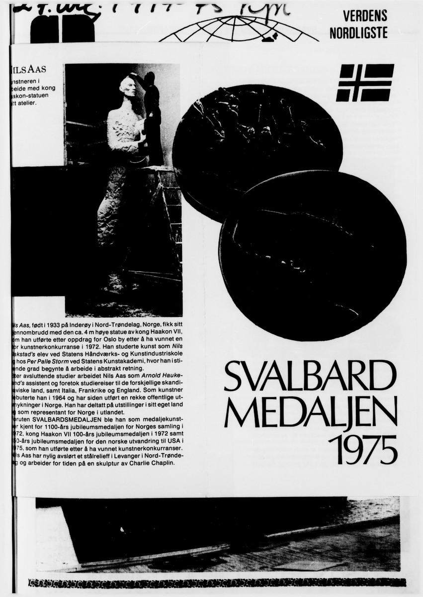 b: Portrett av Nils Aas og svalbardmedaljen
c: Foto Nils Aas med Kong Haakon VII-monument, foto av Svalbardmedaljen
d: Foto Svalbard
e: Foto medaljer
f: Tegner kart over Svalbard