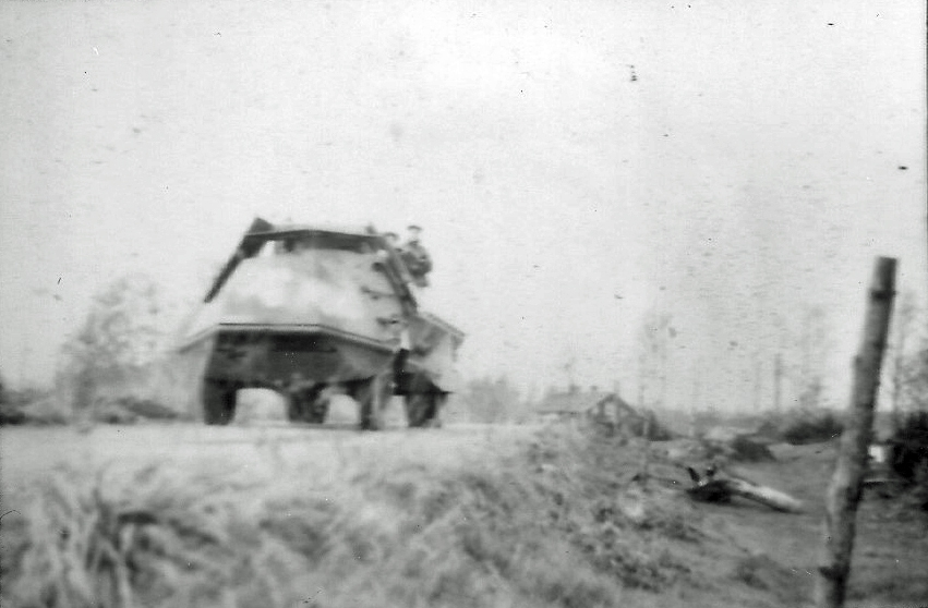 KP-bil under marsch till Kråks skjutfält den 7. november 1949.