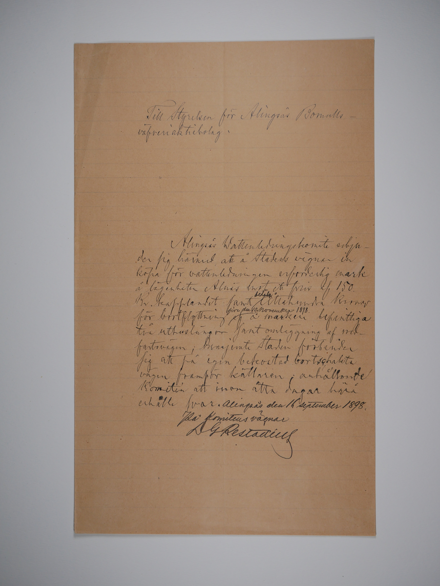 Alingsås Bomullsväveri AB

Blandade handlingar, dokument och protokollsavskrifter rörande ABV.
1898 - 1918.
Rör bland annat vattenledning, gas och elektricitet samt belysning i fabriken.

Handskrivna handlingar.

Gåva 1983-05 av Almedahls AB