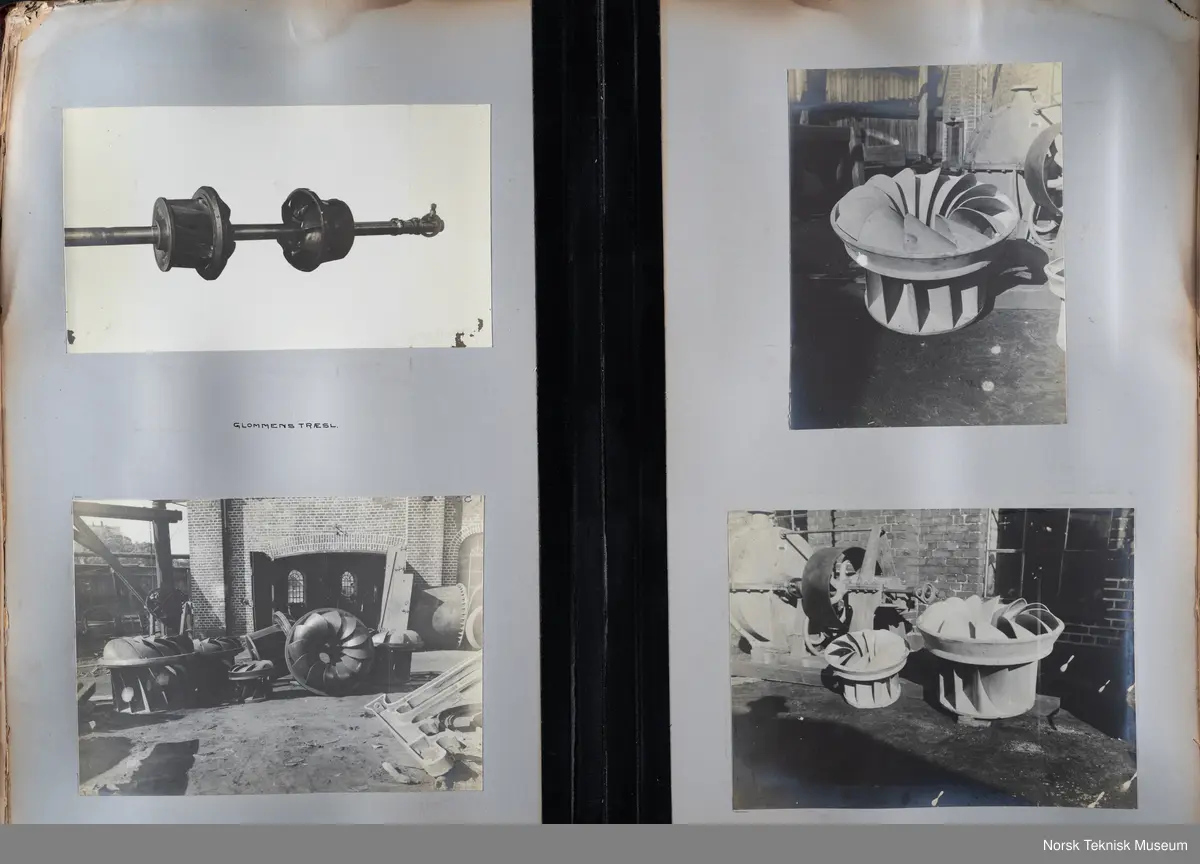 Fotoalbum med fotografier av rørganger, turbiner, skovler mm produsert ved Myrens verksted. 
