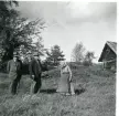 Huddunge sn, Ravastbo.
Två män och en äldre kvinna 1937.