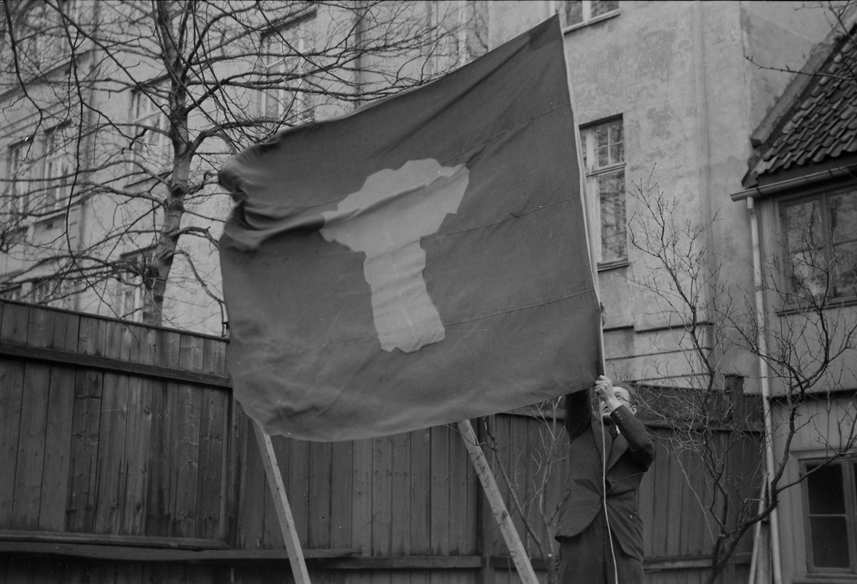 Bondeflagget i bakgården hos Fotograf Schrøder for Bygdeungdommen