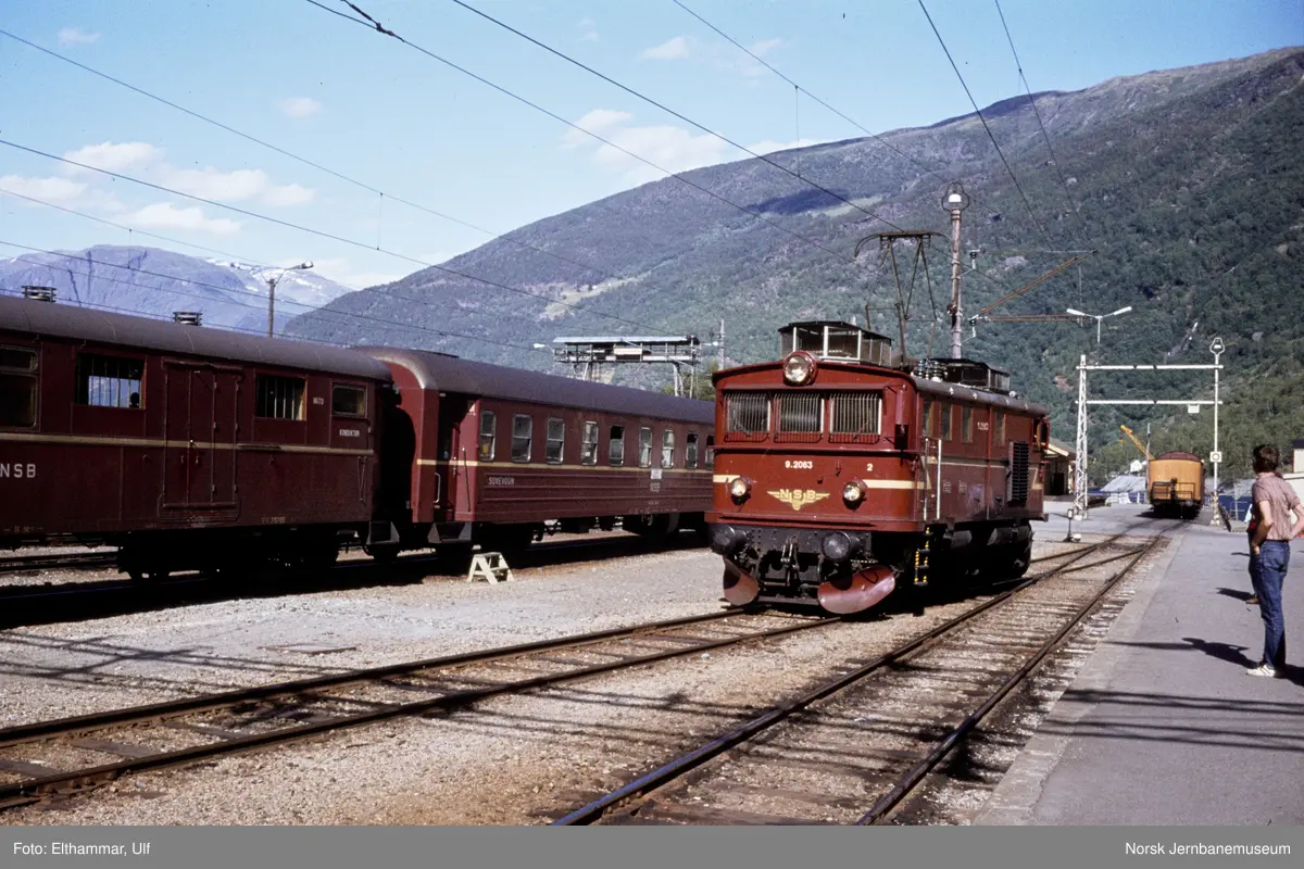 Elektrisk lokomotiv El 9 2063 på Flåm stasjon