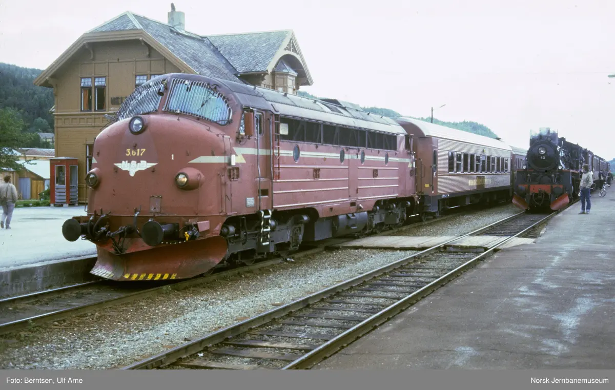 Diesellokomotiv Di 3 617 med persontog fra Trondheim til Storlien, tog 423