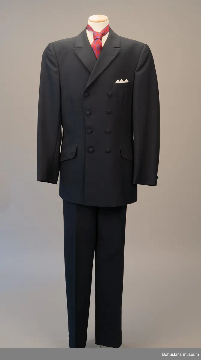 Paisleymönstrad slips.