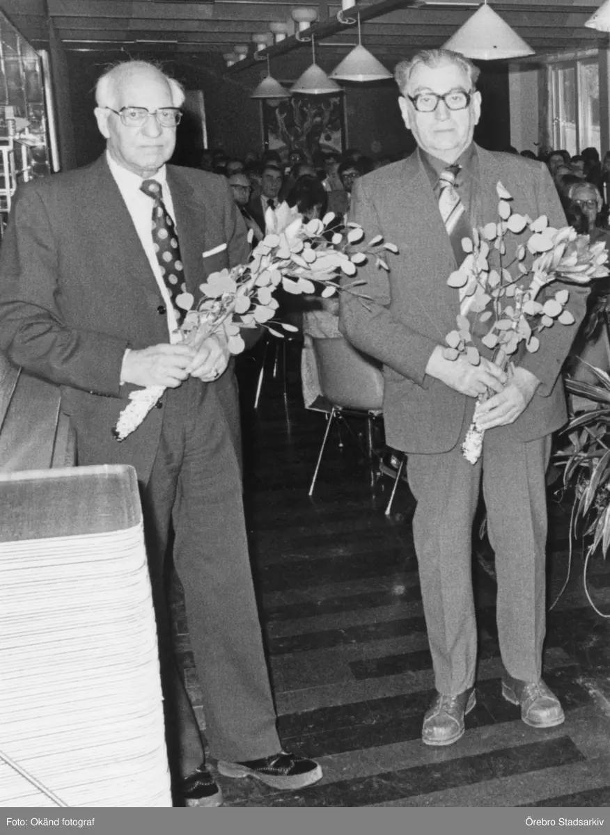 Pensionsavtackning

Från vänster: Harry Bladh (1914-06-27), Ingvar Olsson (1914-07-02)