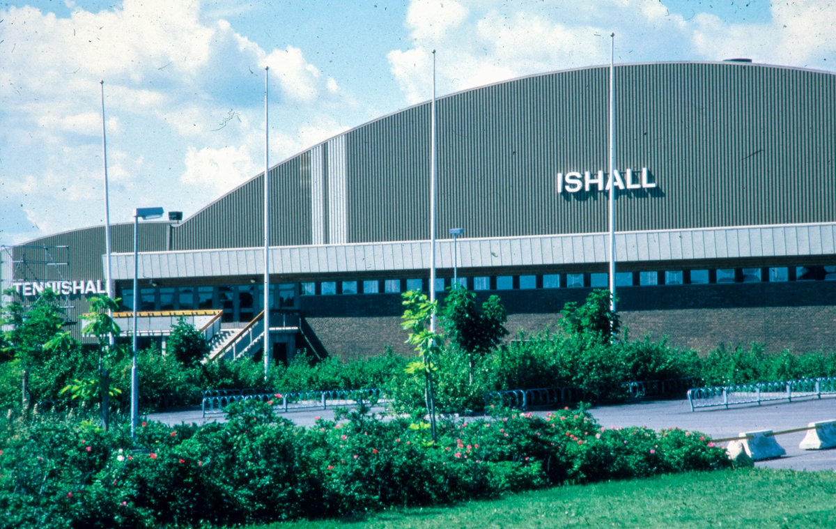 Stångebro Ishall, också känd som Stångebrohallen, är en ishall i Linköping i Sverige med plats för 4700 åskådare. Den invigdes 21 september 1975 med tal av bland andra Göthe Anderson och var 1976-2004 hemmabana för Linköping HC i ishockey.

Bilder från staden Linköping digitaliserade från diapositiv. Bilderna är från 1970-1990-talet.