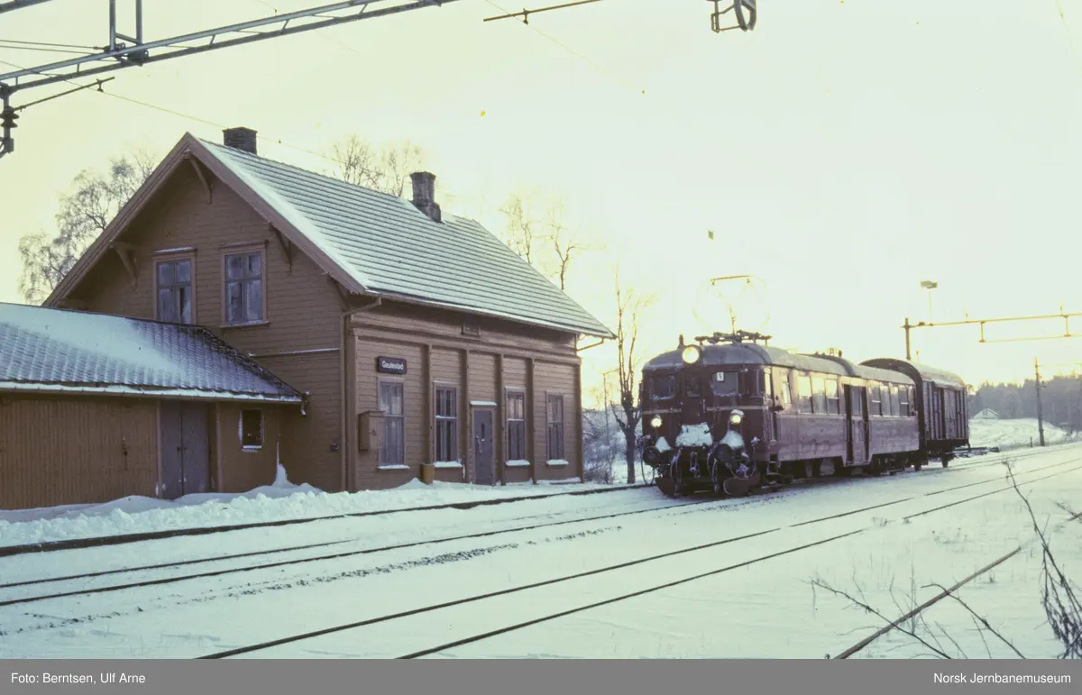 Elektrisk motorvogn BM 65 24 på Gautestad stasjon
