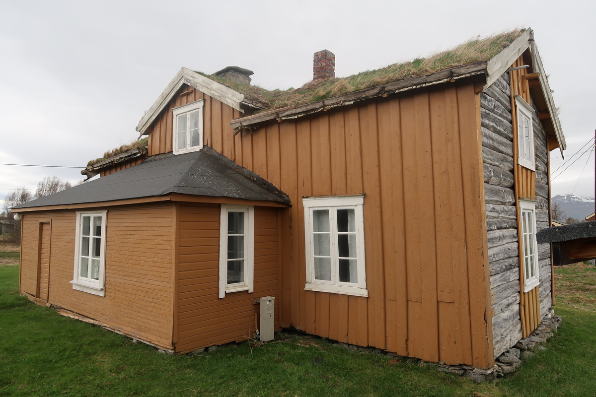 Heimerstua på Hofsøy bygdetun er bygd ca. 1875. Da Heimerstua ble bygd, avløste den gammelstua som bolighus på gården. 