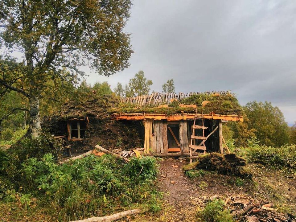 Bolig-gamme på den samiske boplassen i Øver-Kaperdalen som ble etablert på begynnelsen av 1900-tallet.
