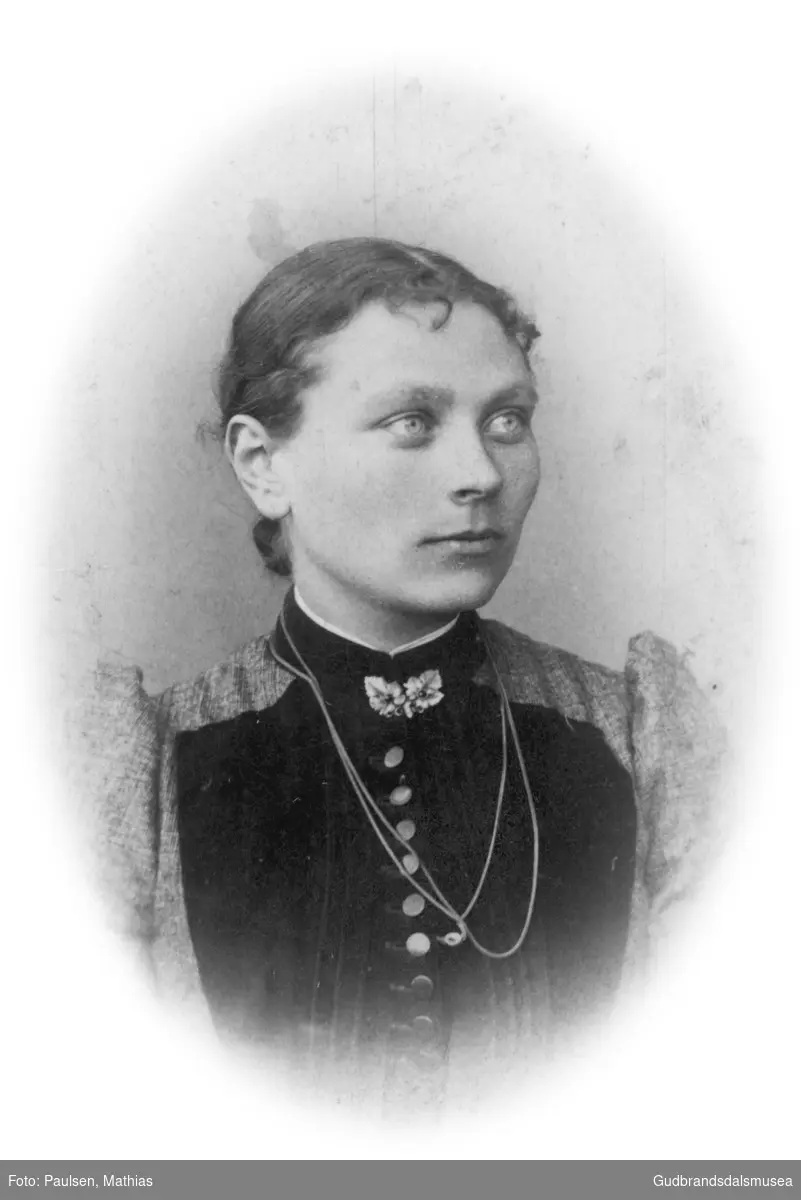 Karoline Snekkerstuen (f. 1872 g. Paulsen)