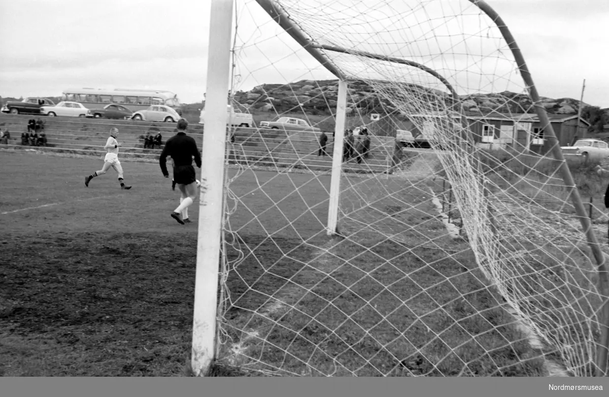 Fotballkamp, august 1966. Fra Romsdalspostens arkiv.