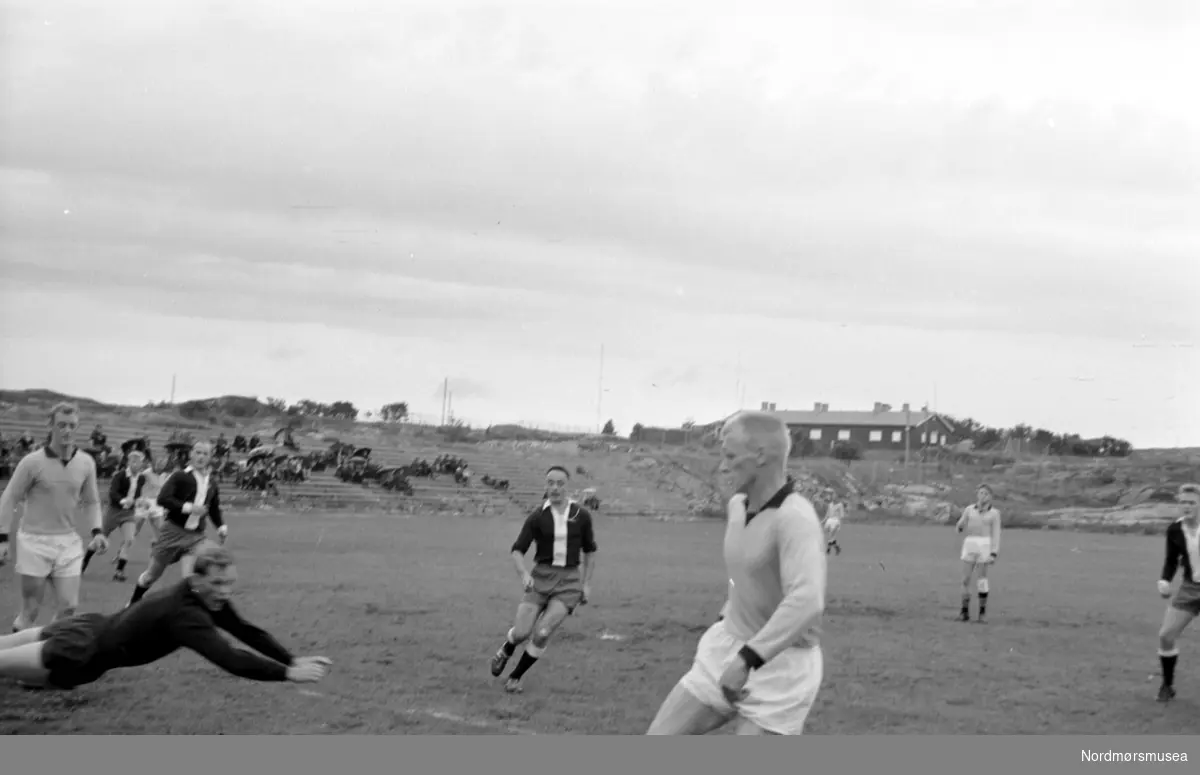 Fotballkamp, august 1966. Fra Romsdalspostens arkiv.