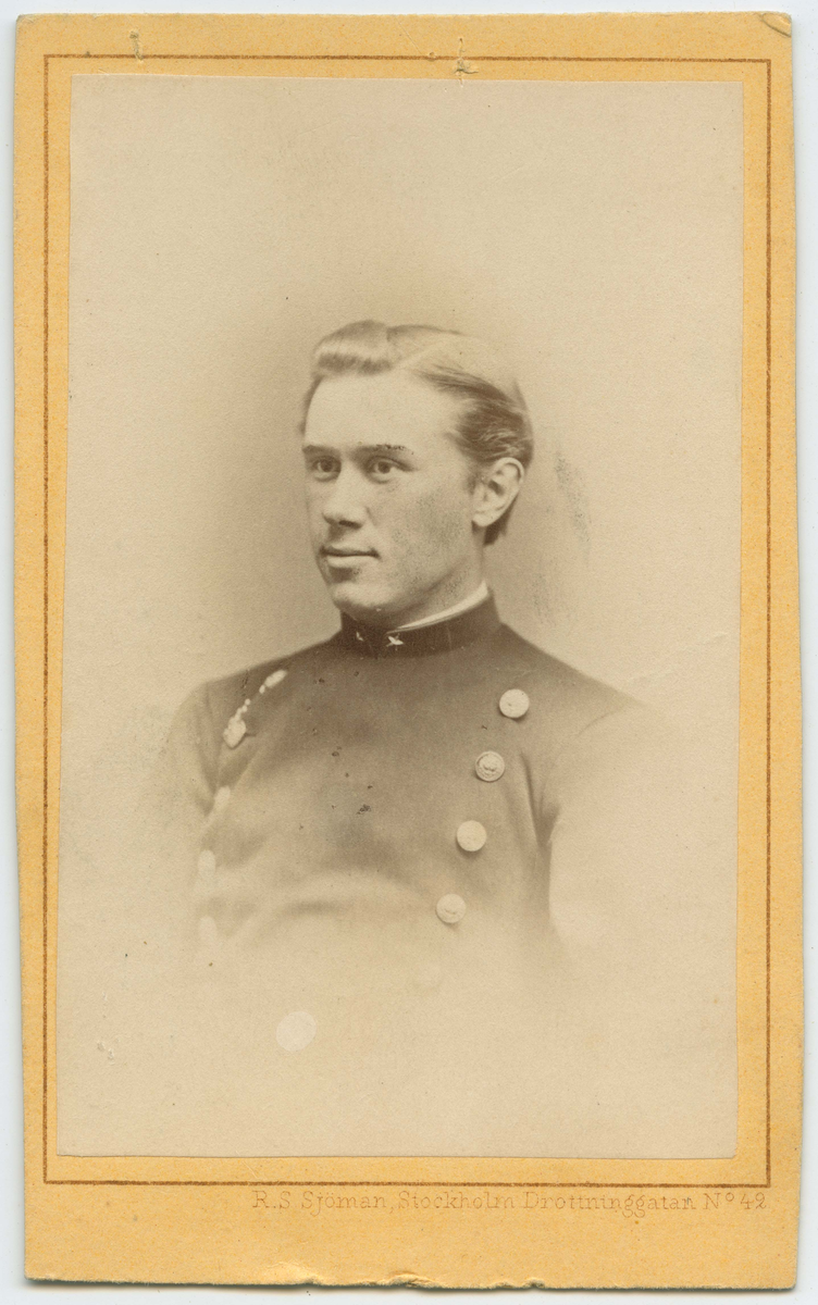 Porträtt på Löjtnant Edgar, Otto, Lage Löwenadler. född 17 augusti år 1855. Död 21 november år 1888.