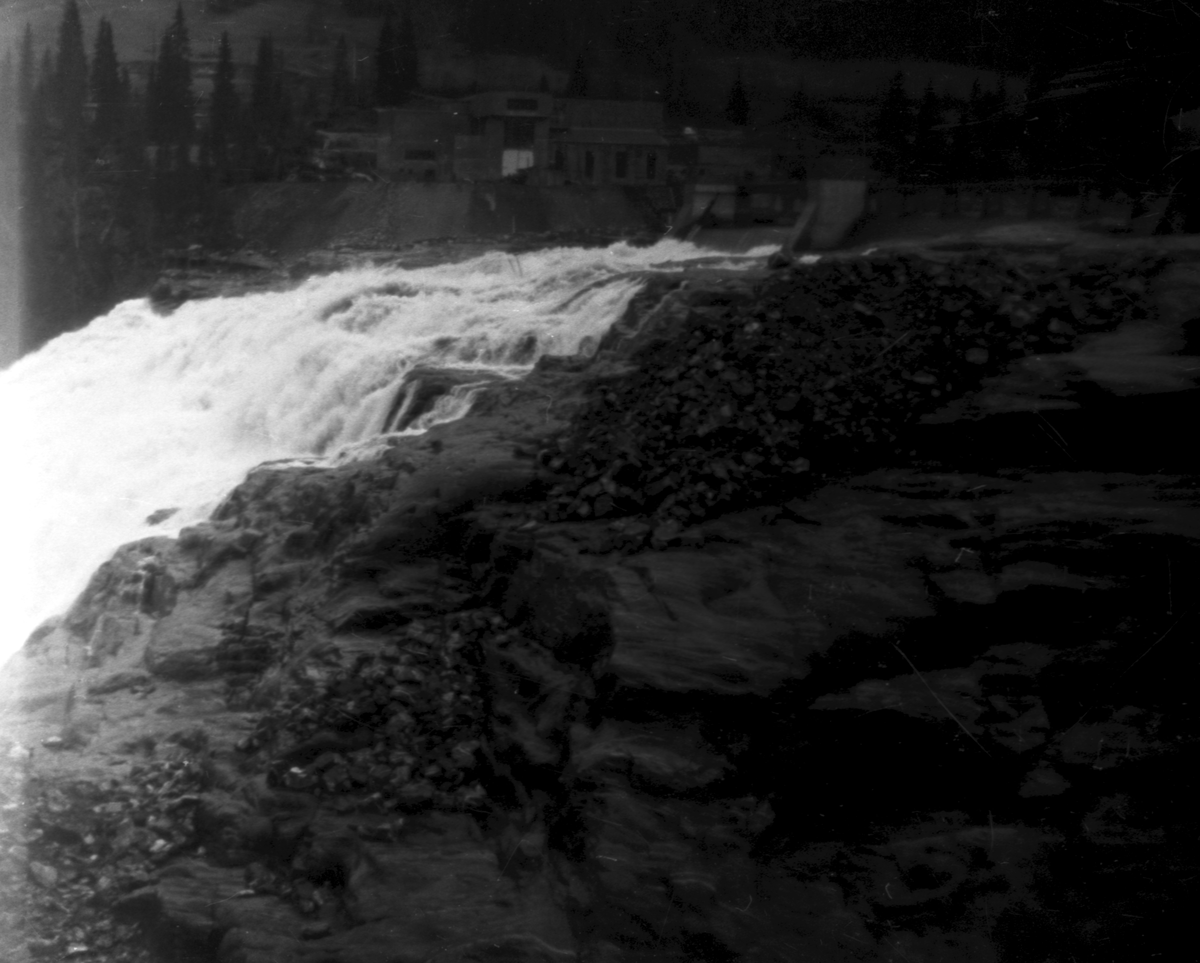 Fiskumfossen og Nedre Fiskumfoss Kraftstasjon