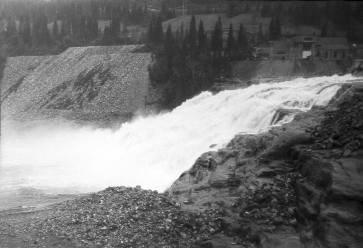 Fiskumfossen og Nedre Fiskumfoss Kraftstasjon