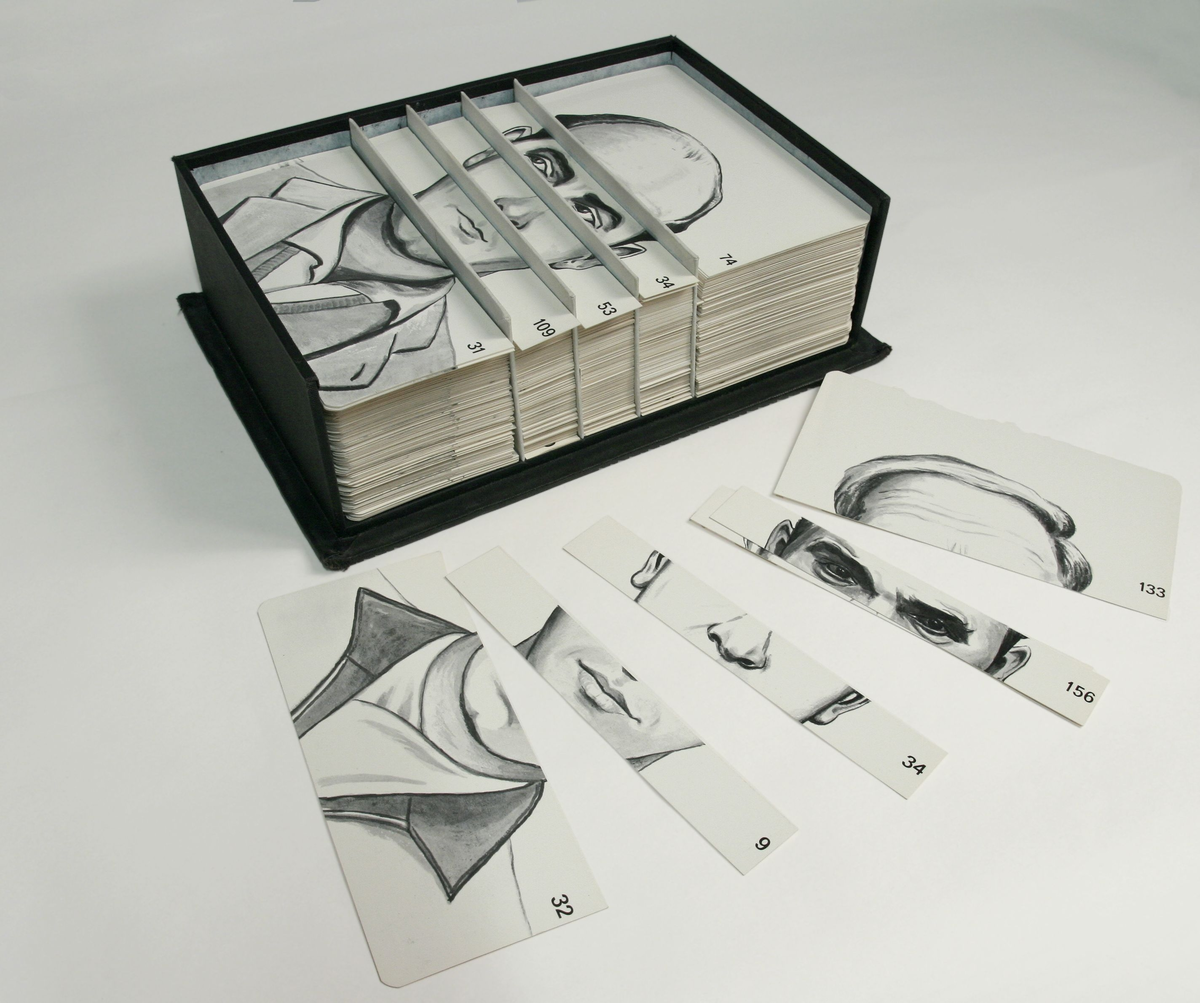 Pappboks med 200 tegnede portretter av menn. Hvert portrett er delt i fem deler, så portrettene kan settes sammen og varieres i det uendelige.