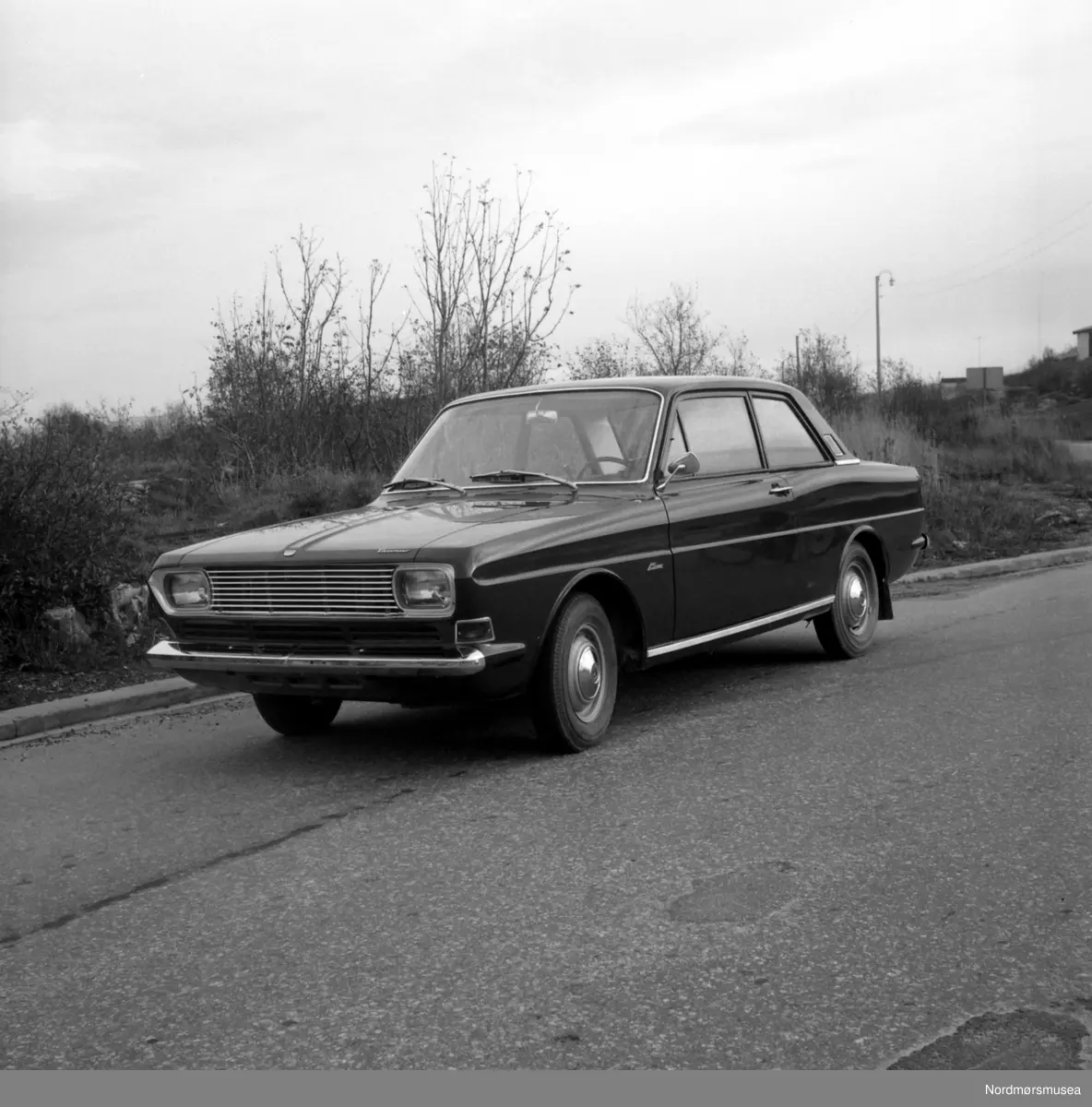 Foto av en bil. Bildet er datert til august 1966. Fra Romsdalspostens arkiv.