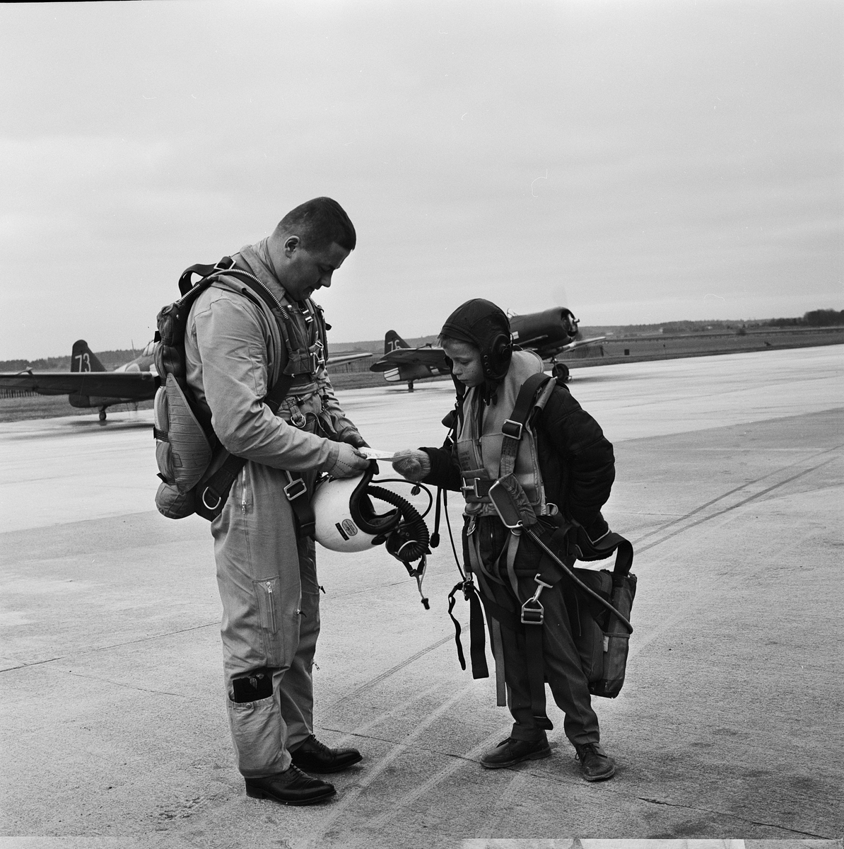 F 16, skolbarn i Uppland fick flygtur som belöning, Uppsala 1964