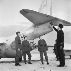 Flygare, F 16. FBU-are på övning fick studera flygplan, Upps