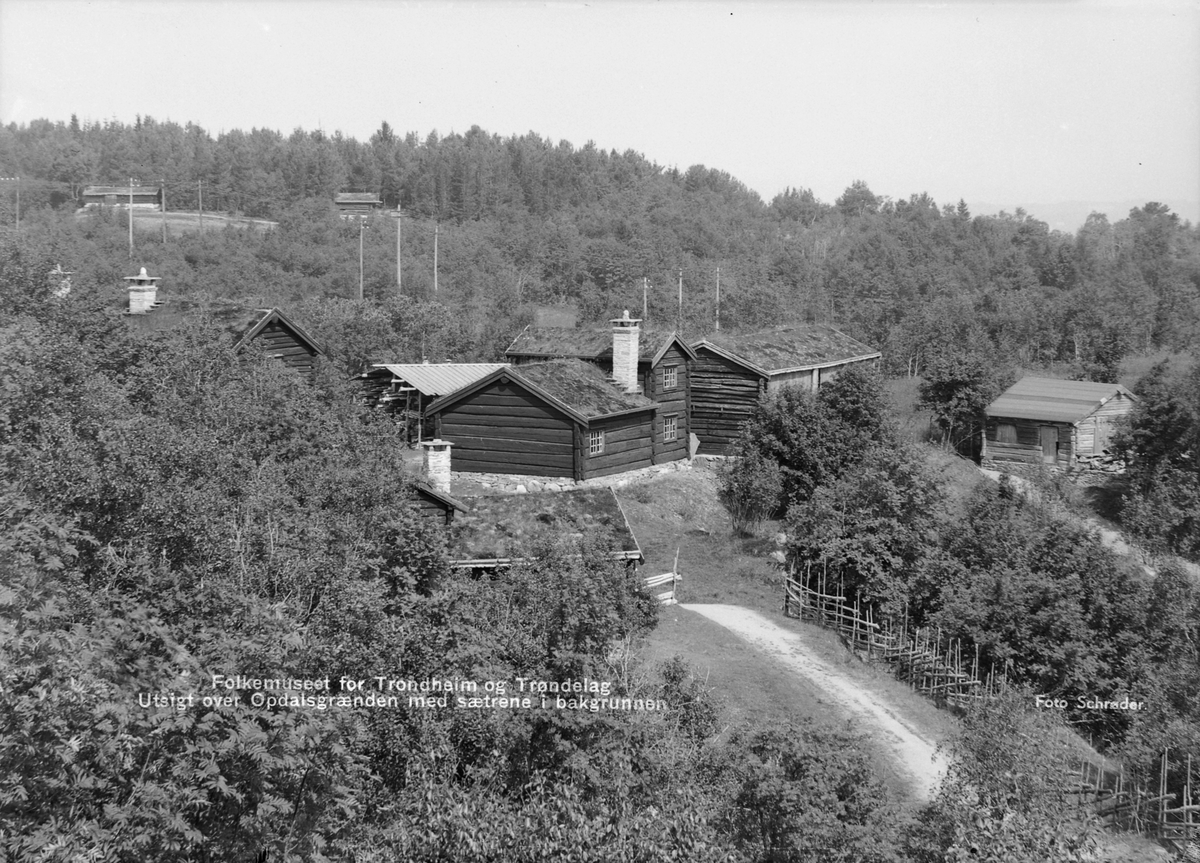 Oppdalstunet på Sverresborg med seterbebyggelsen i bakgrunnen