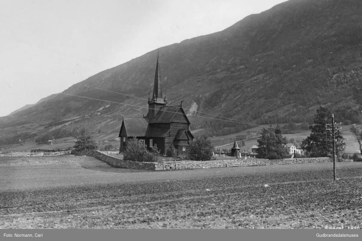 Lom kyrkje frå vest