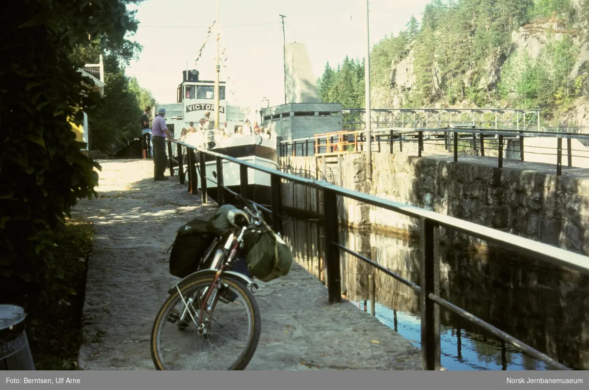 M/S Victoria i Vrangfoss sluse i Telemarkskanalen