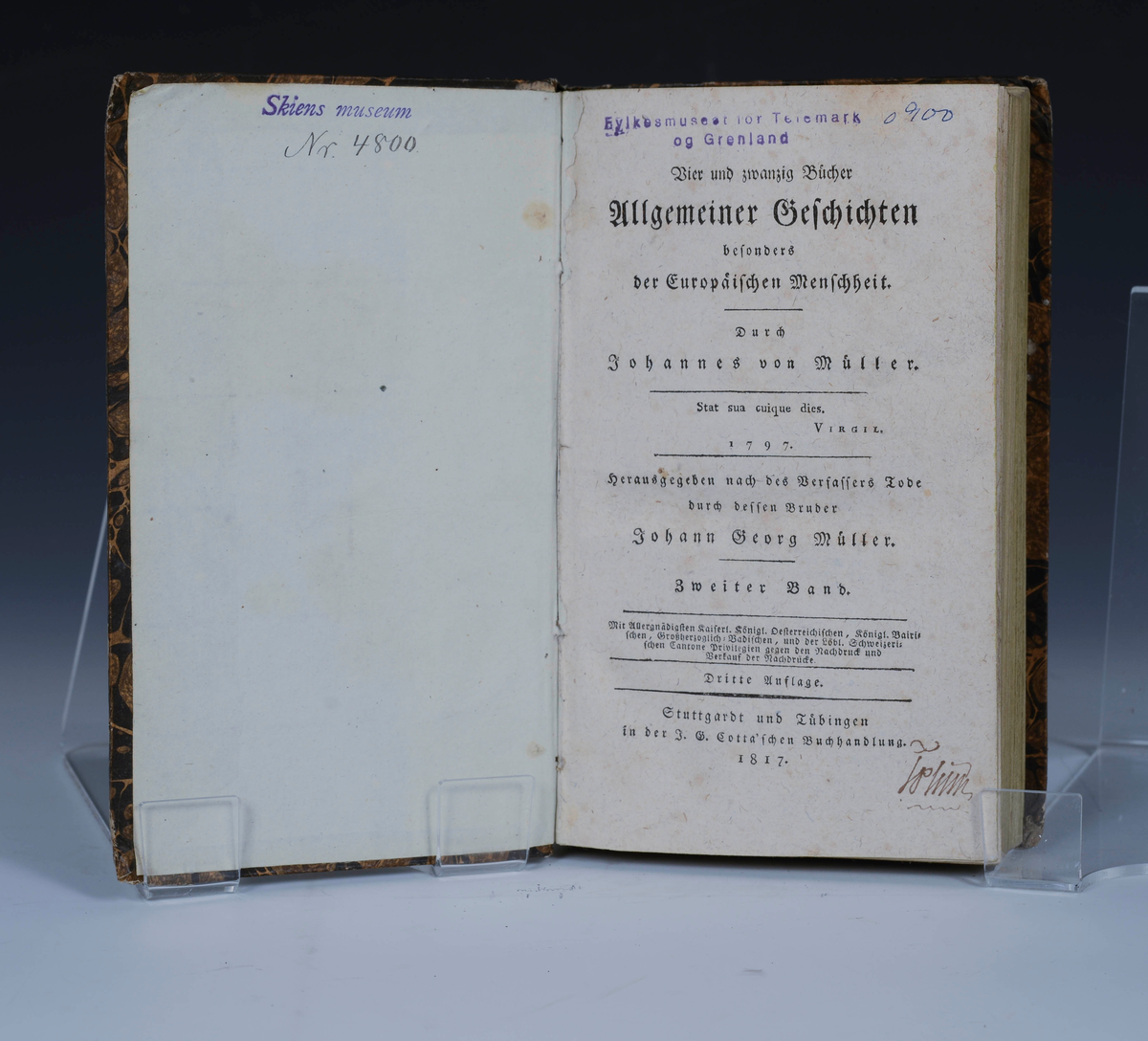 Prot: "Allgemeiner Geschichten besonders der europSischen Menschheit I-II" av Joh. v. Müller. Tübingen 1817. Dritte Aufl. XVI + 540 s. VIII + 552 s. 8. Papbd.

