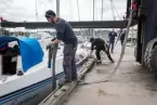 Sjösättning av båtar på Bullandö Marina AB.