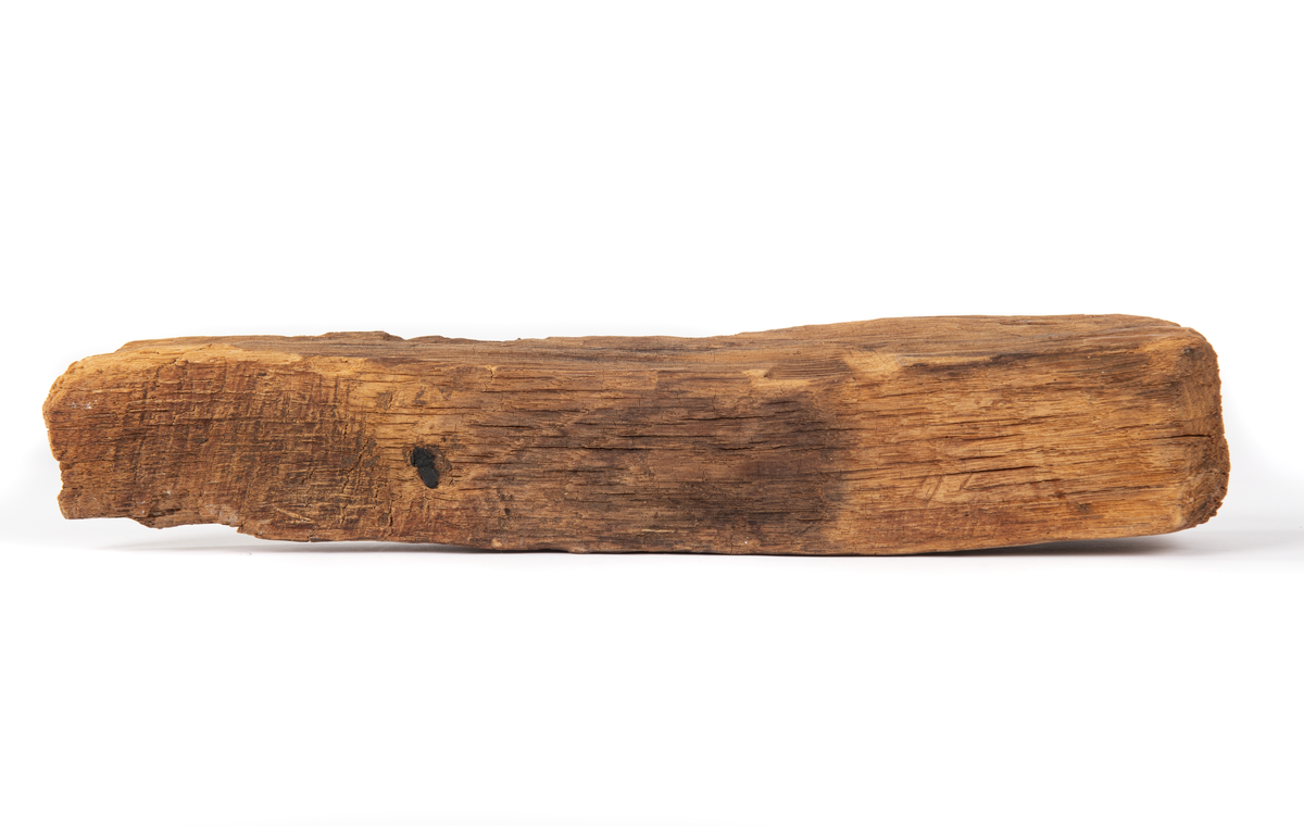 Kil. Nedbruten yta ca 5-10 mm.