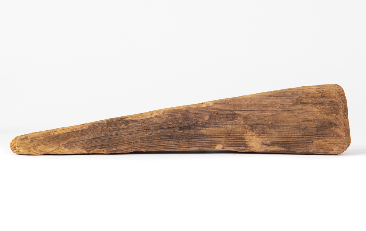 Kil. Nedbruten yta ca 5-10 mm.