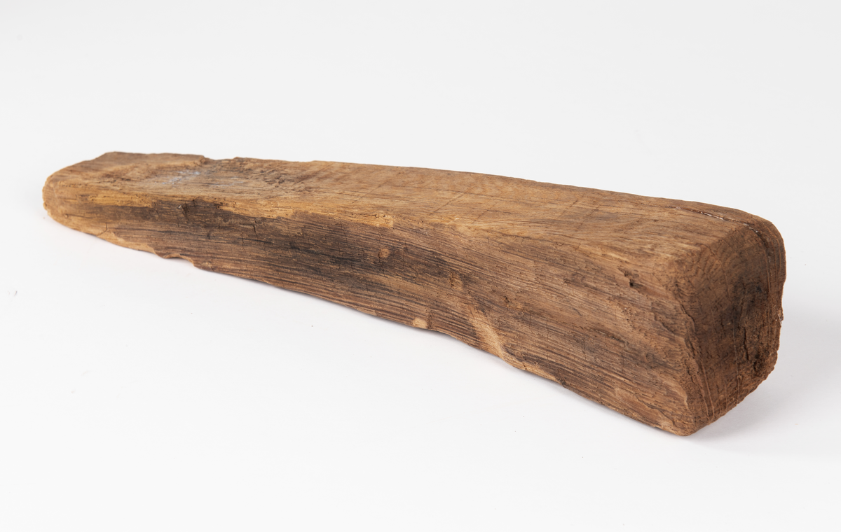 Kil. Nedbruten yta ca 5-10 mm.