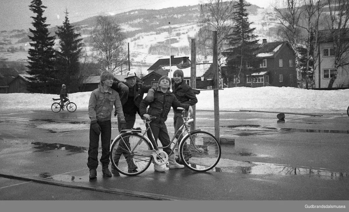 Prekeil'n, skuleavis Vågå ungdomsskule, ca 1985.
Rune Øien. Ken Espen Hølmo, Finn Vassdokken, Knut Arve Kristiansen.