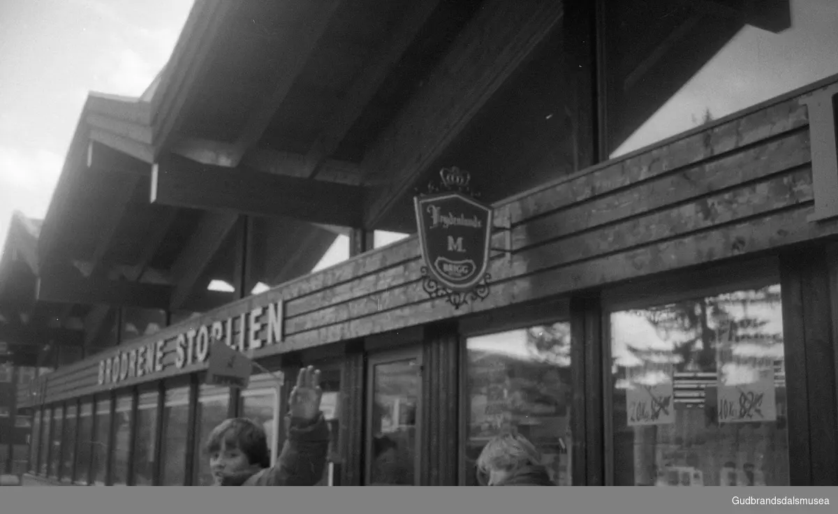 Prekeil'n, skuleavis Vågå ungdomsskule, ca 1985.
Storlibygget, Frydenlund.