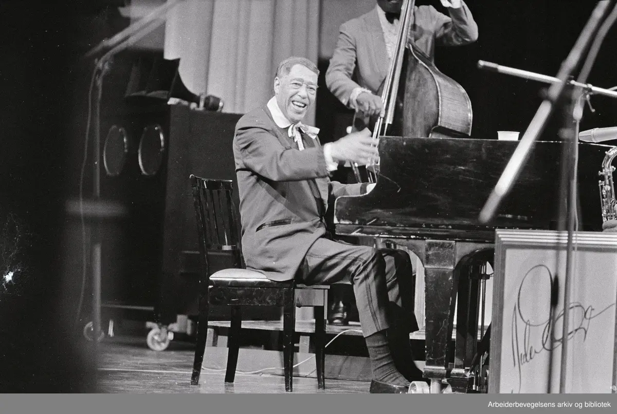 Den amerikanske jazzmusikeren Duke Ellington med orkester spiller på Chateau Neuf i Oslo, 8. november 1971.