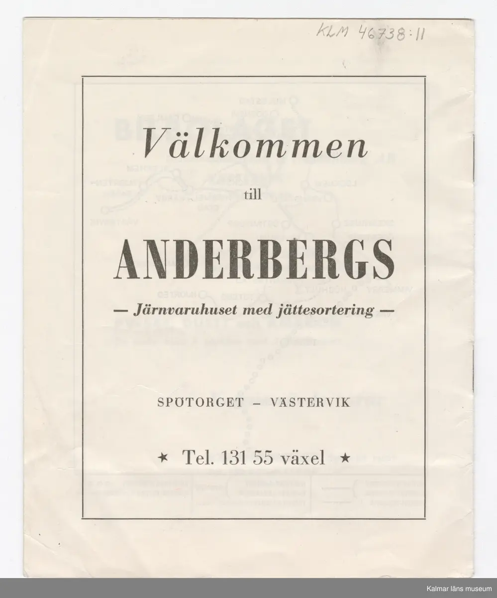 KLM 46738:11. Tidtabell, Busstidtabell. Tryckt busstidtabell av papper, med svart text. Tabell med destination, dagar, tider samt hållplater. Längst bak i häftet finns en karta över de olika linjerna. På det näst sista bladet och på baksidan finns reklam för två olika verksamheter i Västervik. 
Titel: Busstidtabell.