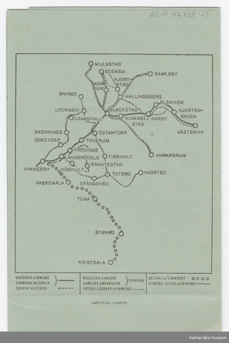 KLM 46738:23. Tidtabell, Busstidtabell. Tryckt busstidtabell på grönt papper med svart text. Ett ihopvikt blad som går att veckla ut. Tabeller med destination, dagar, tider samt hållplater. På baksidan finns en karta över alla linjer. Titel: Busstidtabell